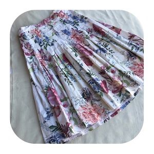 Antonio Melani size 2 cream & floral skirt